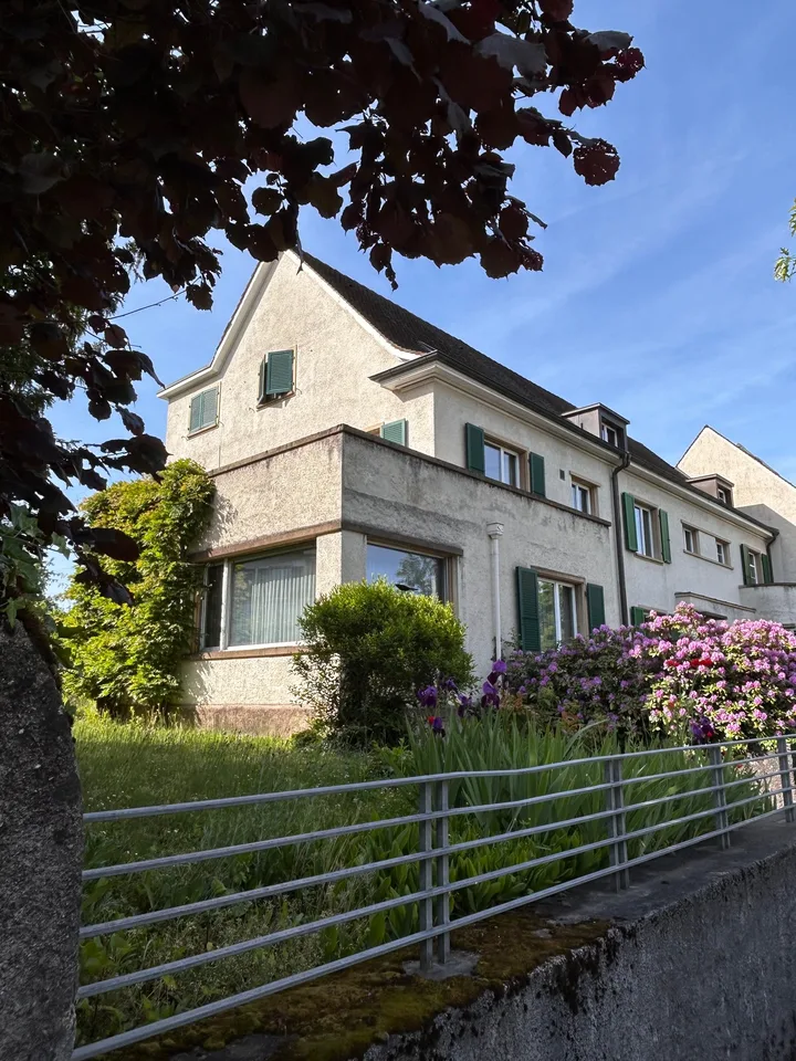 6.5-Zimmer-EFH in der Nähe Haltestelle Burgstrasse in Riehen