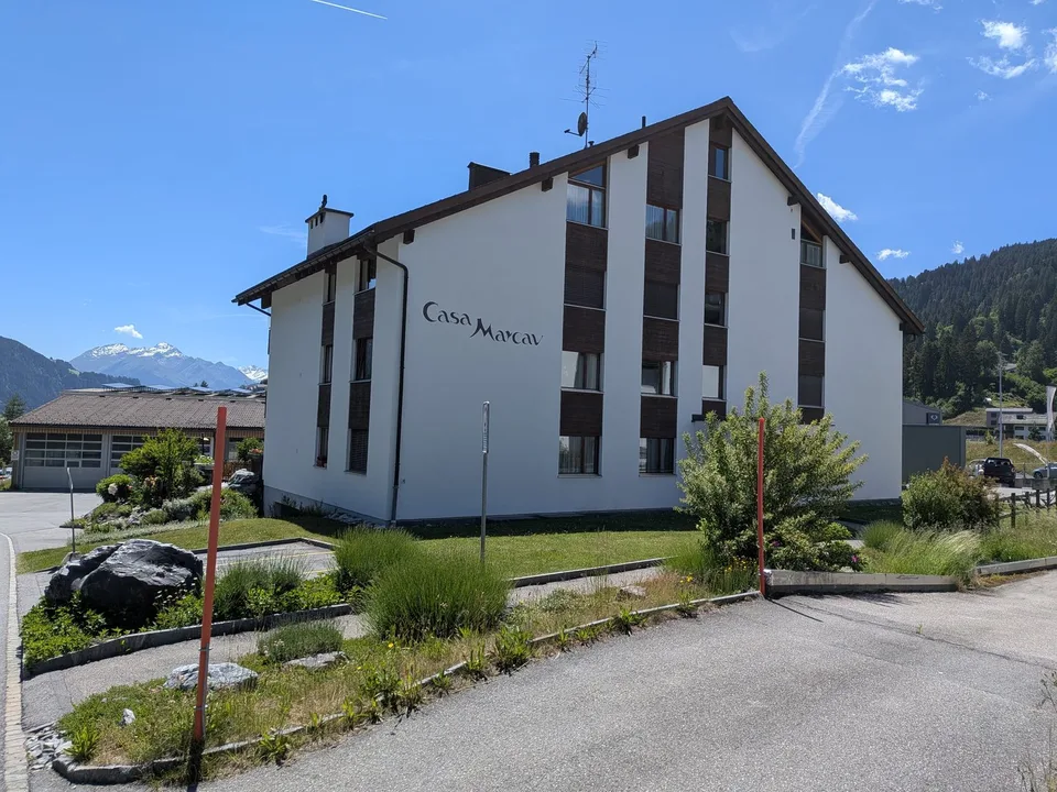 Charming 4.5-room apartment with mountain panorama in Laax