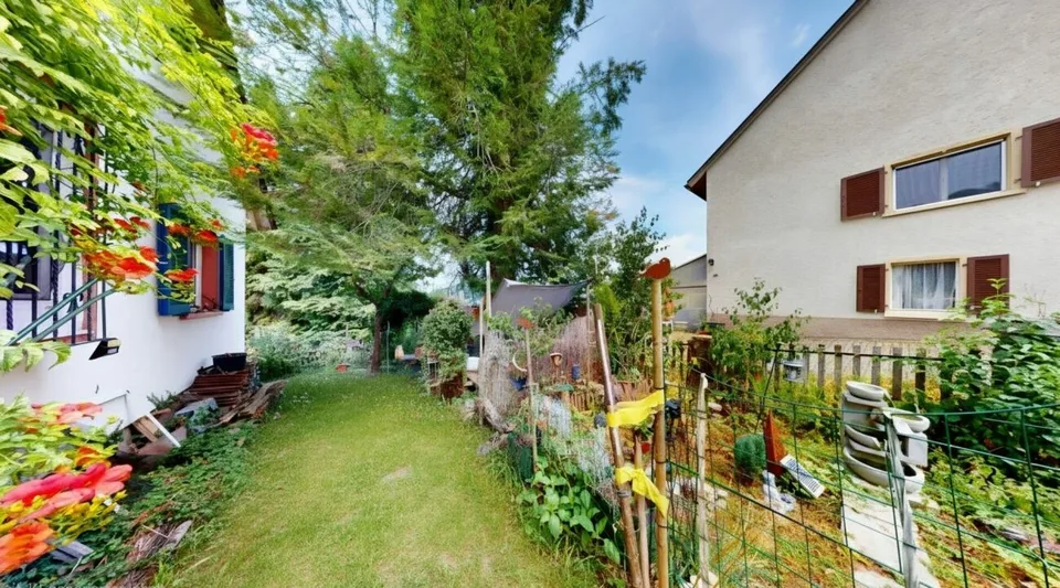 Ein Garten zum Verlieben! Freistehendes Einfamilienhaus mit viel Potenzial