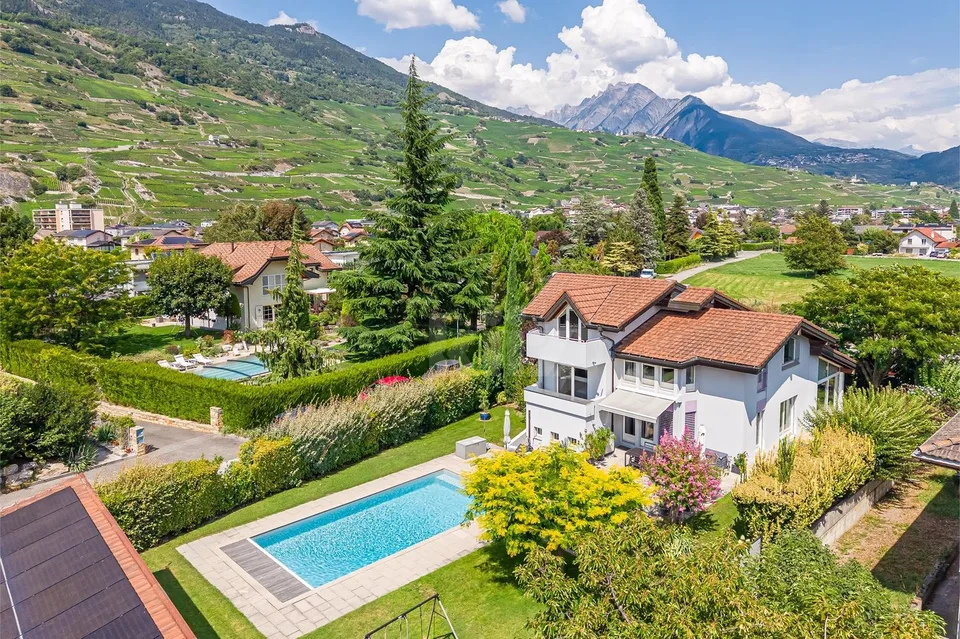 Splendide villa familiale avec piscine et cuisine extérieure