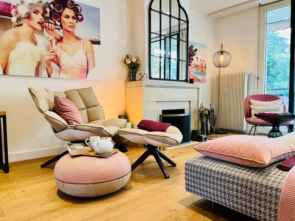 Exclusive: Elegant renovated 3-room apartment with balconies
