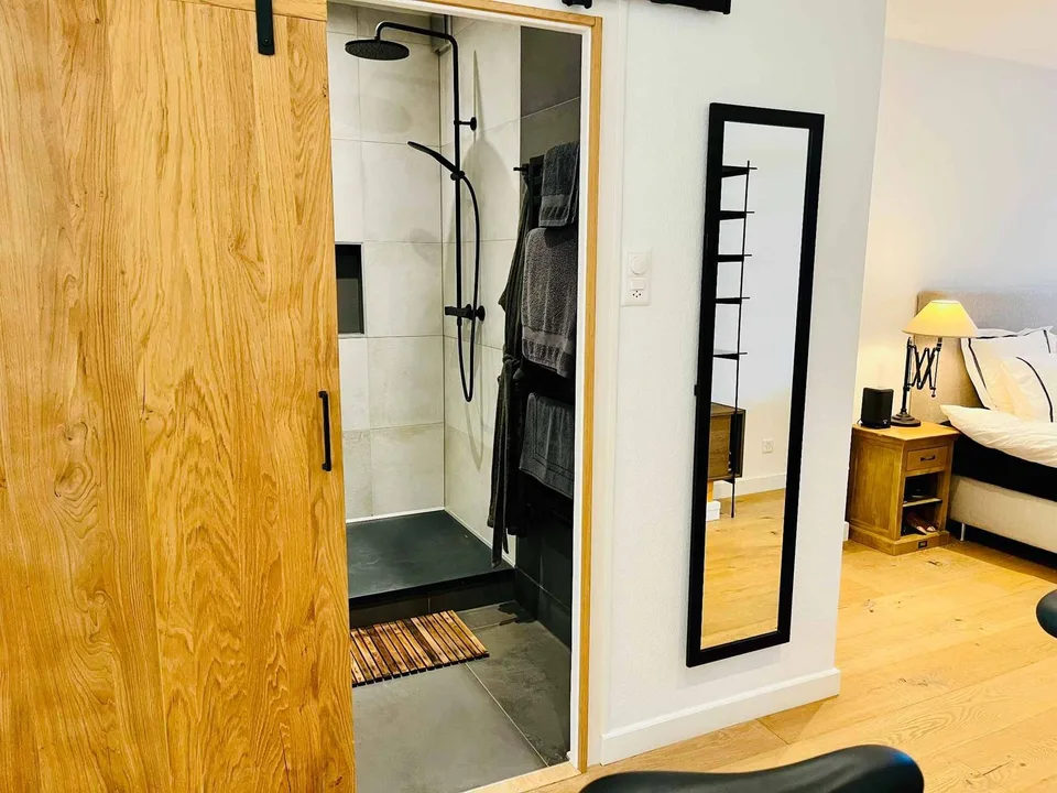 Exclusive: Elegant renovated 3-room apartment with balconies