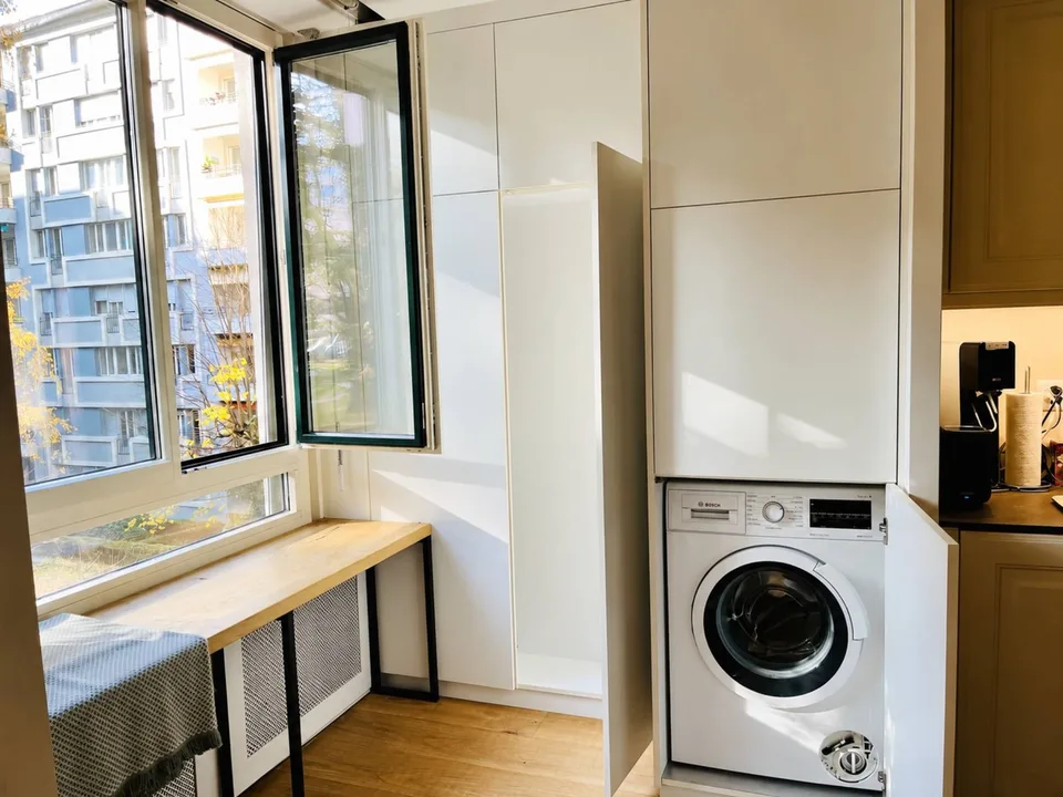 Exclusive: Elegant renovated 3-room apartment with balconies