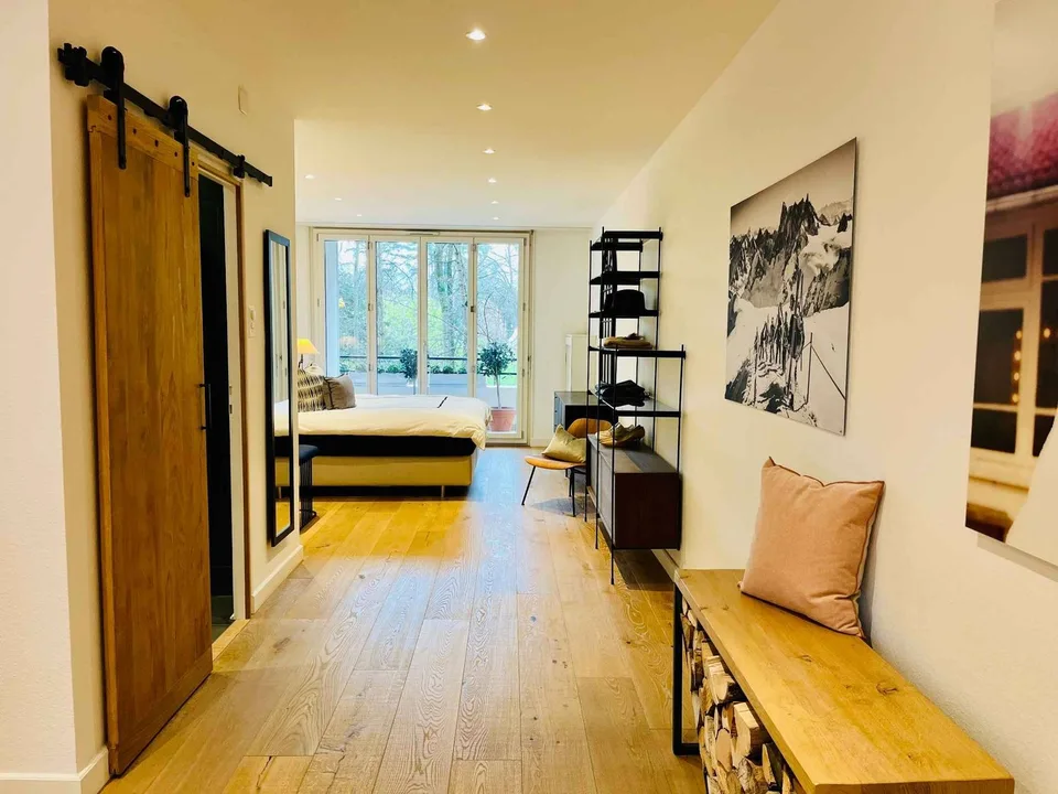 Exclusive: Elegant renovated 3-room apartment with balconies