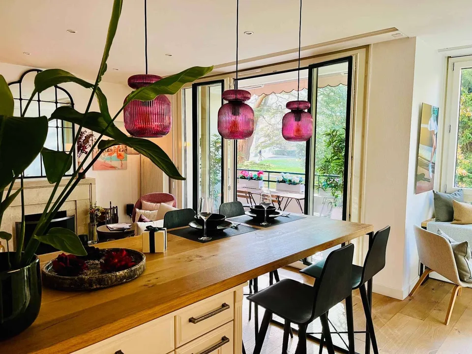 Exclusive: Elegant renovated 3-room apartment with balconies
