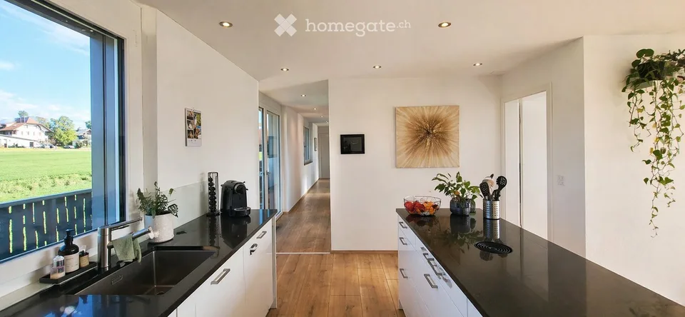 Attikawohnung mit Wintergarten-Charakter, grosszügigen Terrassen und Smart Home