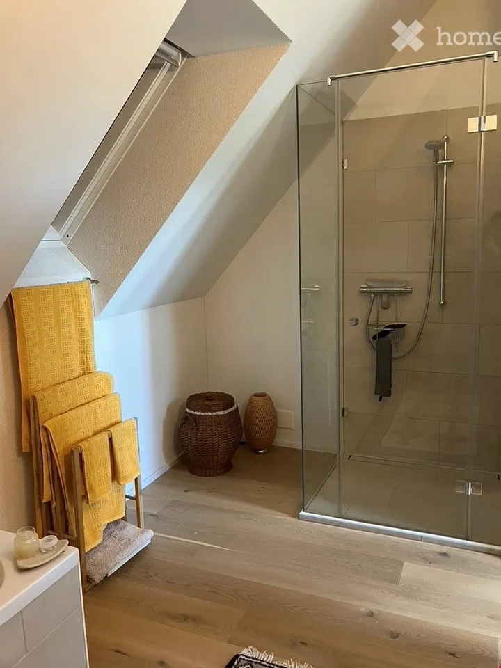 Ottimo appartamento di 3,5 locali in mansarda con balcone e vista a Berna