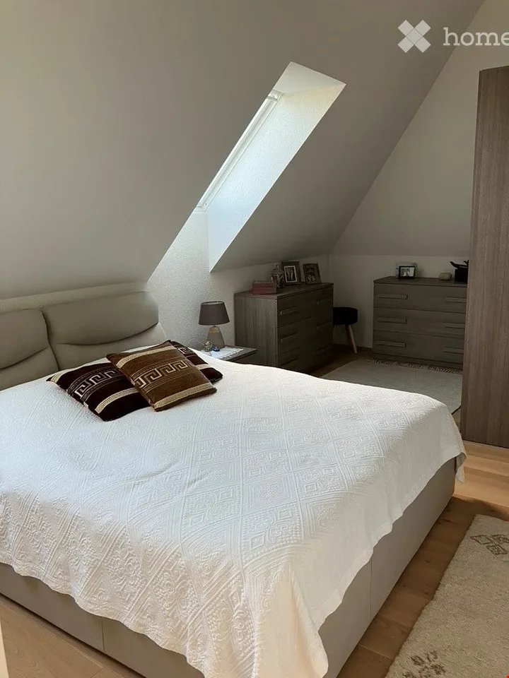 Ottimo appartamento di 3,5 locali in mansarda con balcone e vista a Berna