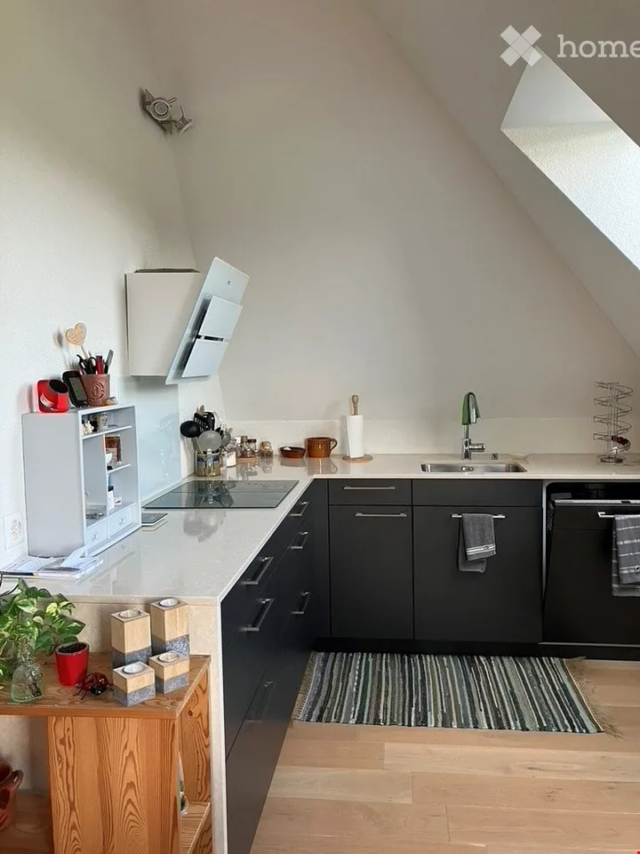 Ottimo appartamento di 3,5 locali in mansarda con balcone e vista a Berna