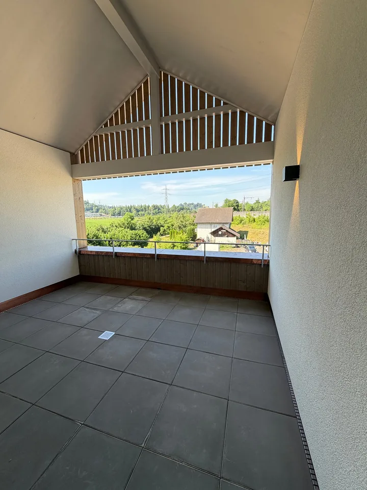 Exclusive 3.5-room attic apartment in a new building 103 m² with plenty of light & charm
