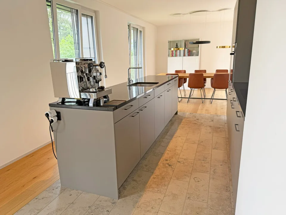 Appartamento attico moderno 3.5 locali con vista imprenabile