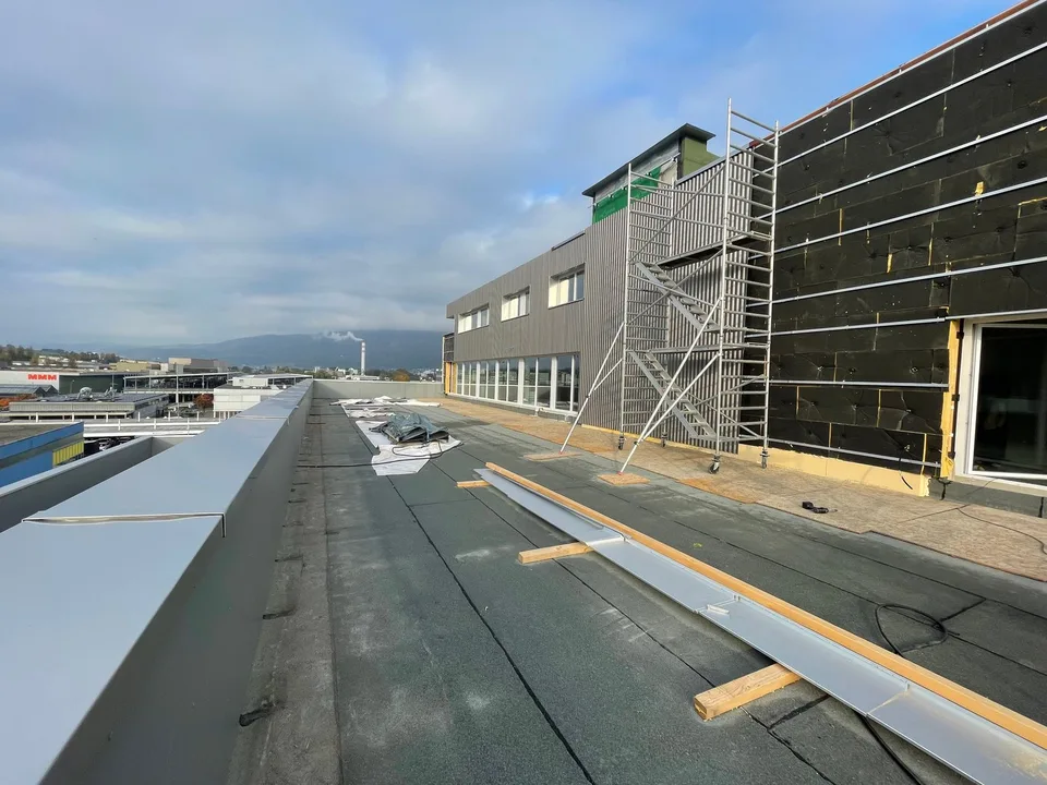 Flexible Gewerbeäumlichkeiten / Locaux commerciaux modulables