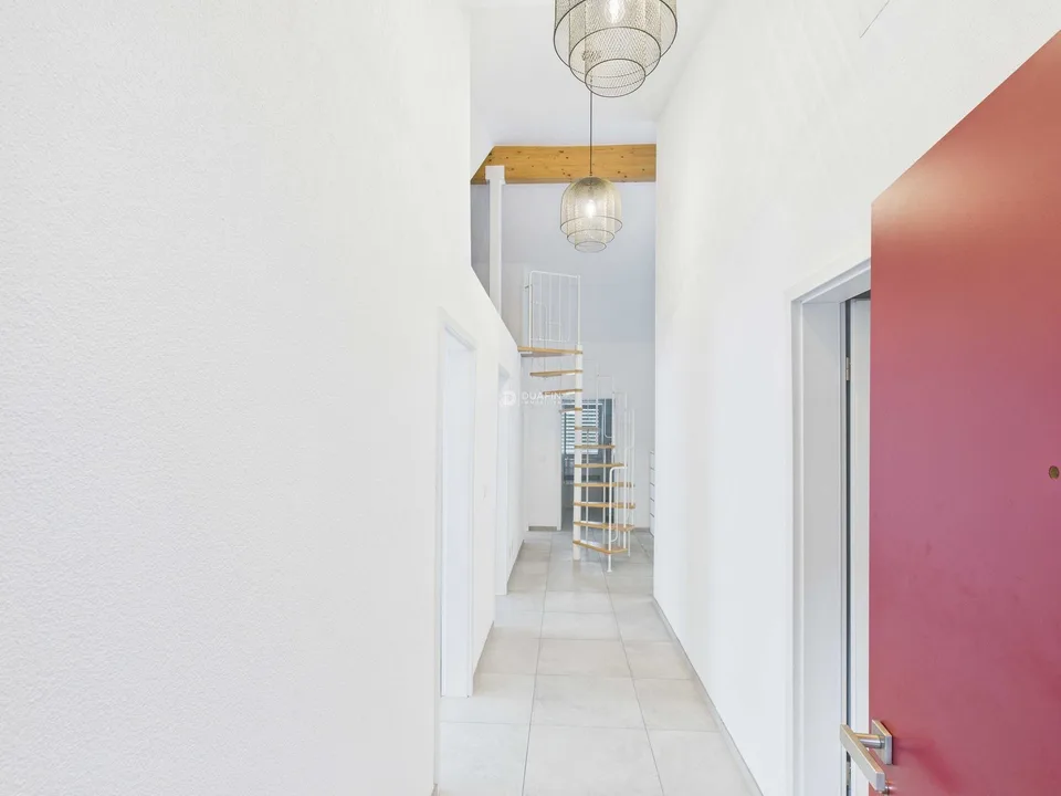 Casa di 3 famiglie, ristrutturata nel 2021, con 2 garage a Trimbach