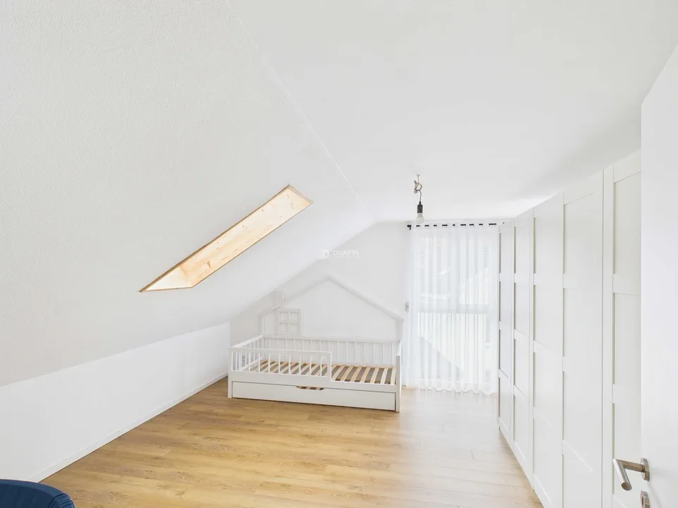 Casa di 3 famiglie, ristrutturata nel 2021, con 2 garage a Trimbach