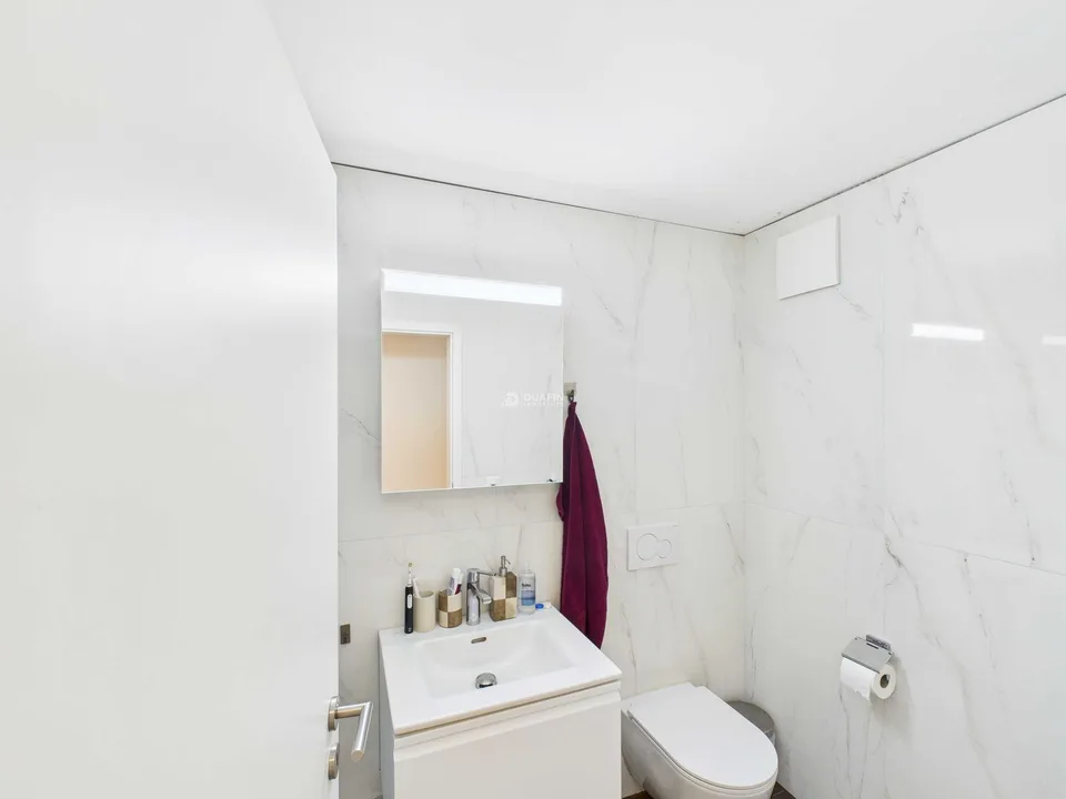 Casa di 3 famiglie, ristrutturata nel 2021, con 2 garage a Trimbach