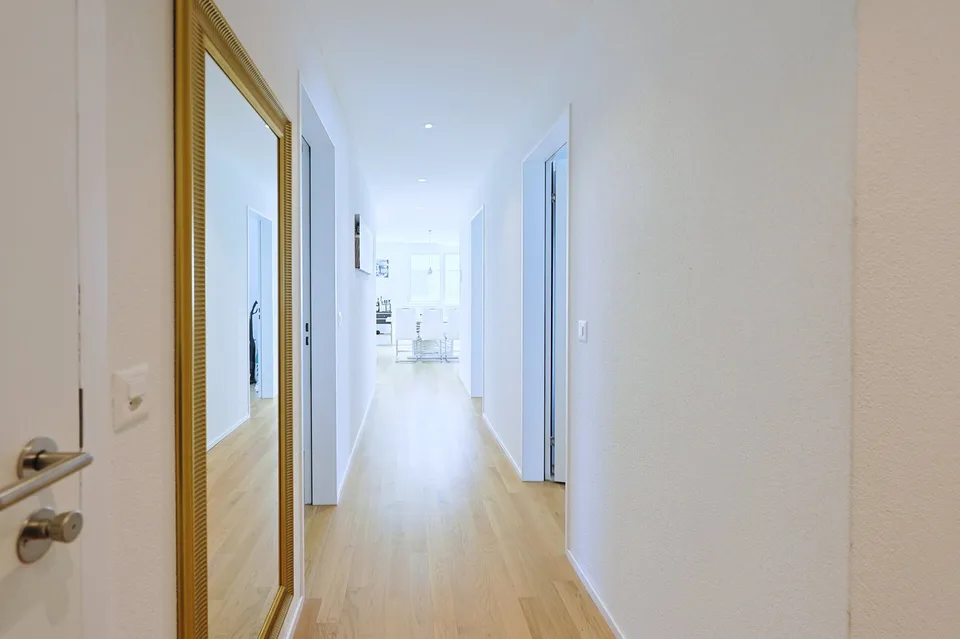 4.5-Room Owner-Occupied Apartment with Lake View