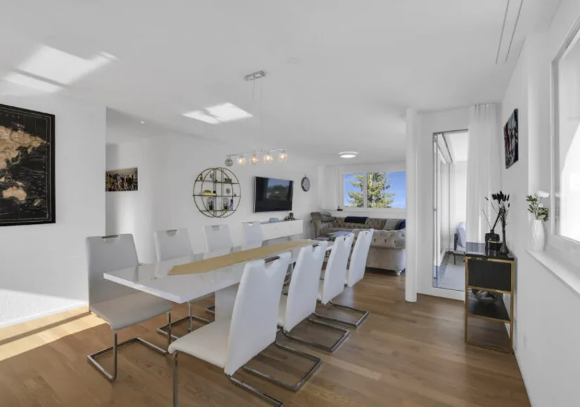 4.5-Room Owner-Occupied Apartment with Lake View