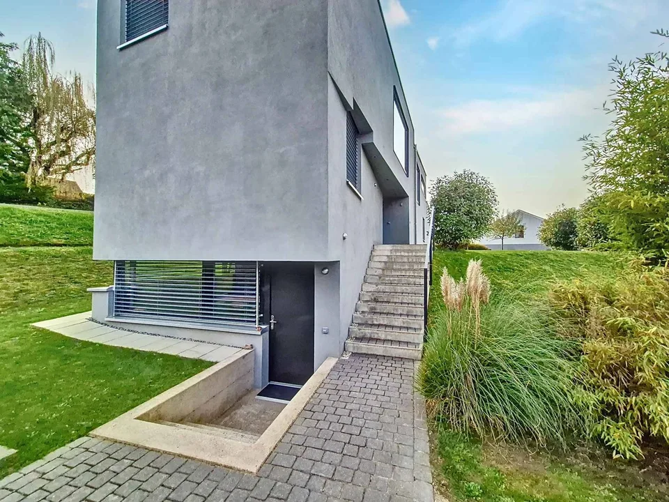 Einzigartige Villa in einem Wohnviertel!