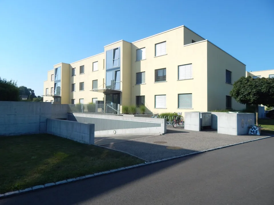 Parkplatz gesucht? Einstellhallenplatz ab sofort frei!