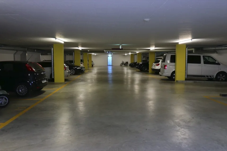 Parkplatz gesucht? Einstellhallenplatz ab sofort frei!