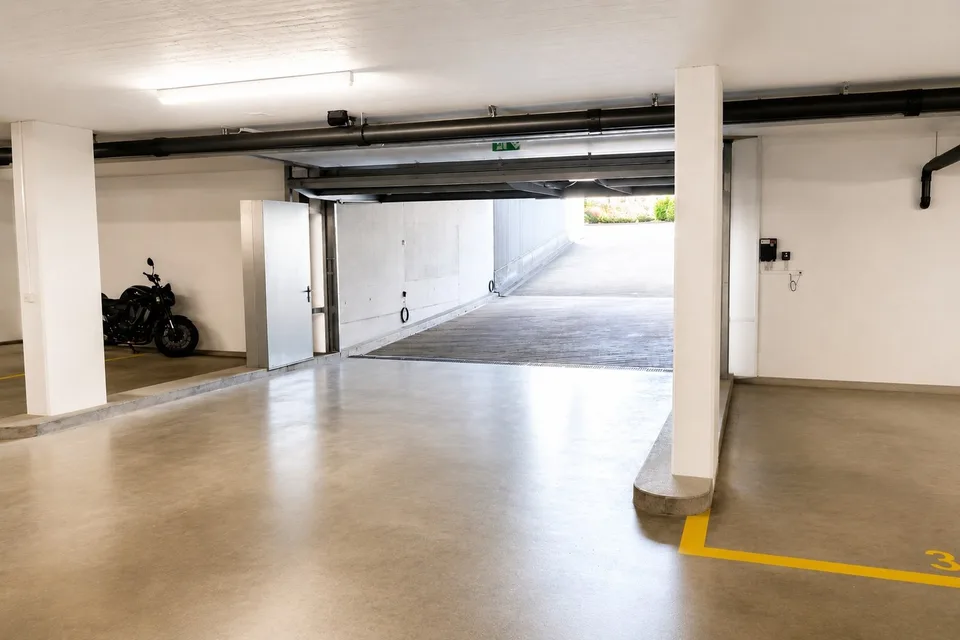 Parkplatz gesucht? Einstellhallenplatz ab sofort frei!