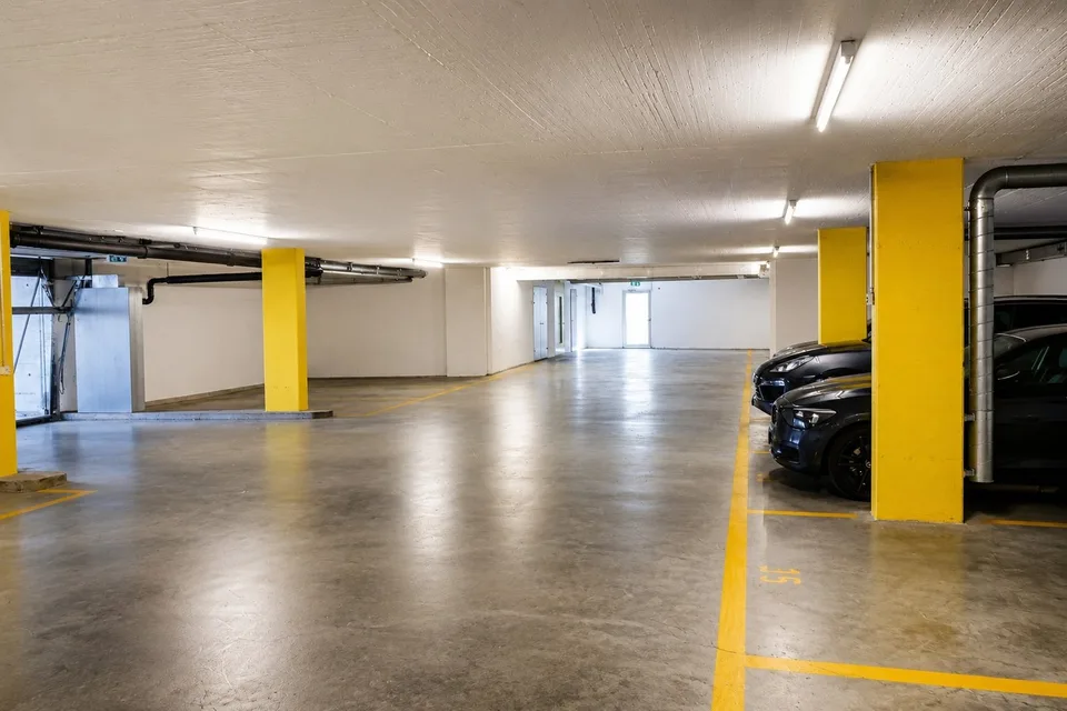 Parkplatz gesucht? Einstellhallenplatz ab sofort frei!