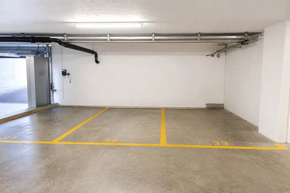 Parkplatz gesucht? Einstellhallenplatz ab sofort frei!