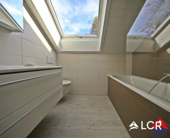 Schönes Apartment mit 5.5 Zimmern / 4 Schlafzimmern / 2 Badezimmern / 2 Balkonen