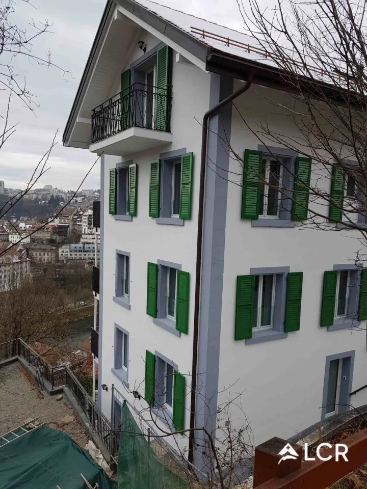 Schönes Apartment mit 5.5 Zimmern / 4 Schlafzimmern / 2 Badezimmern / 2 Balkonen