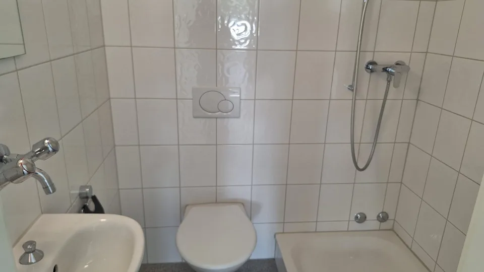 Moderne Gewerberäume mit Balkon in Nidau