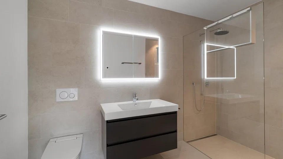 Lichtdurchflutete Attika-Maisonette mit Weitsicht und privatem Garten