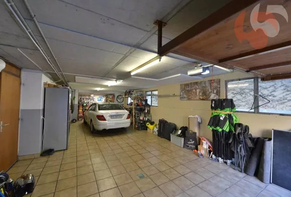 Prachtvolle 6.5-Zimmer-Villa mit Werkstatt und großem Garage