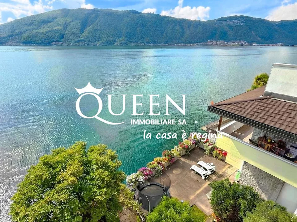 Bissone: villa pieds dans l'eau, 6 locaux, 300 m², terrasses, portique