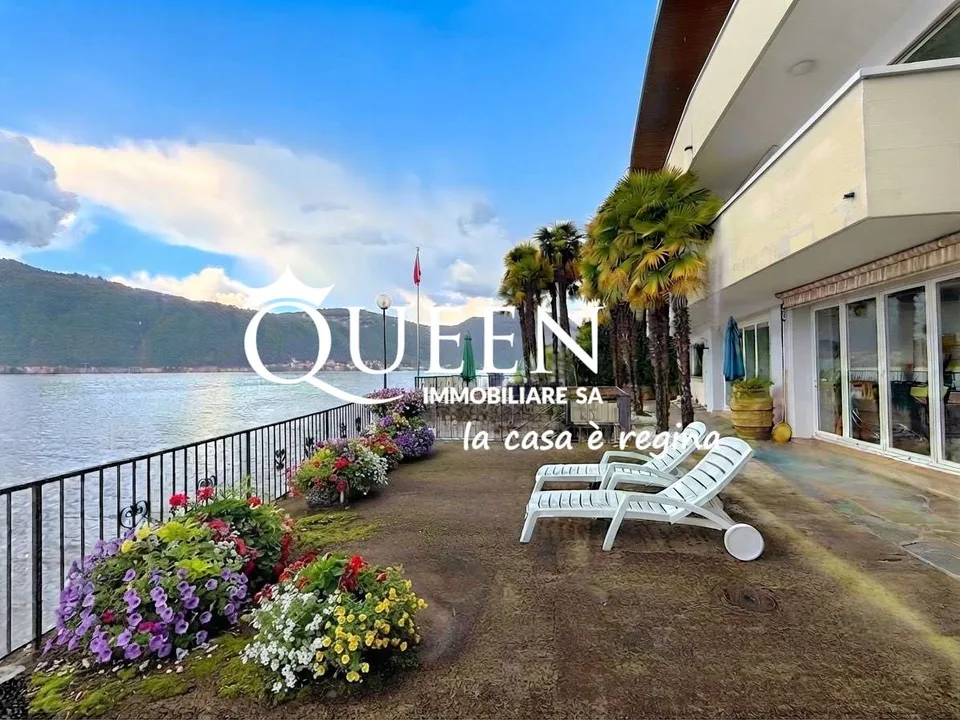 Bissone: villa pieds dans l'eau, 6 locaux, 300 m², terrasses, portique