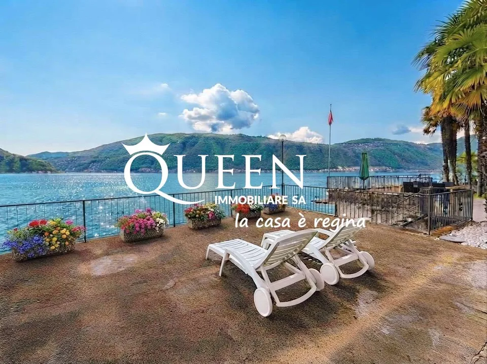 Bissone: villa pieds dans l'eau, 6 locaux, 300 m², terrasses, portique