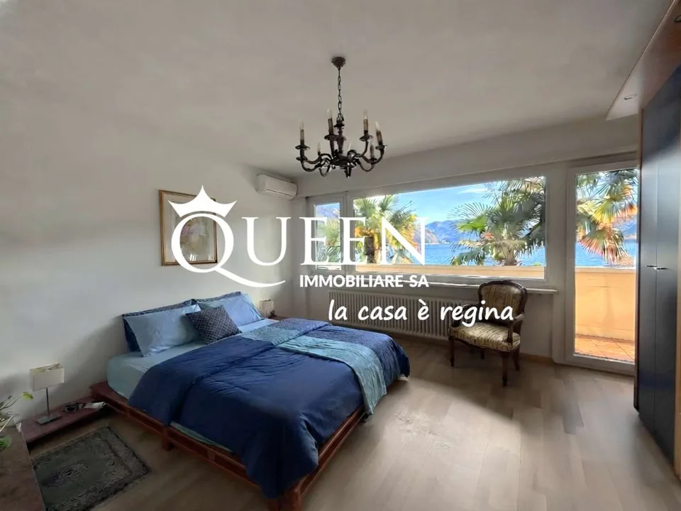Bissone: villa pieds dans l'eau, 6 locaux, 300 m², terrasses, portique