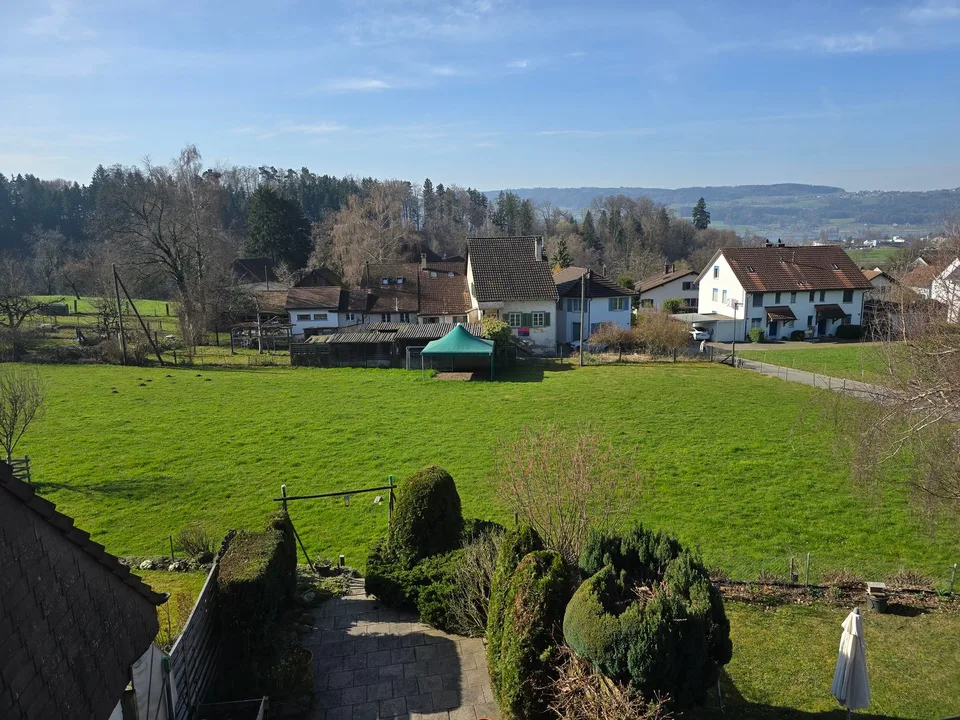 Deliziosa casa a schiera di 5 locali con giardino a Uster