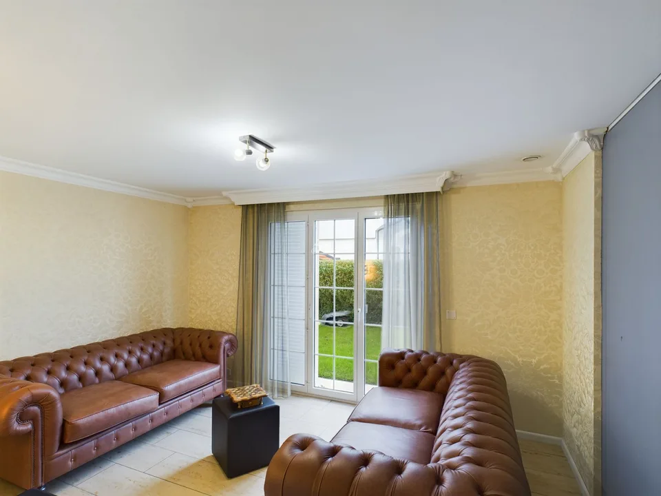 8.5-room villa with pool and annex in Oberentfelden
