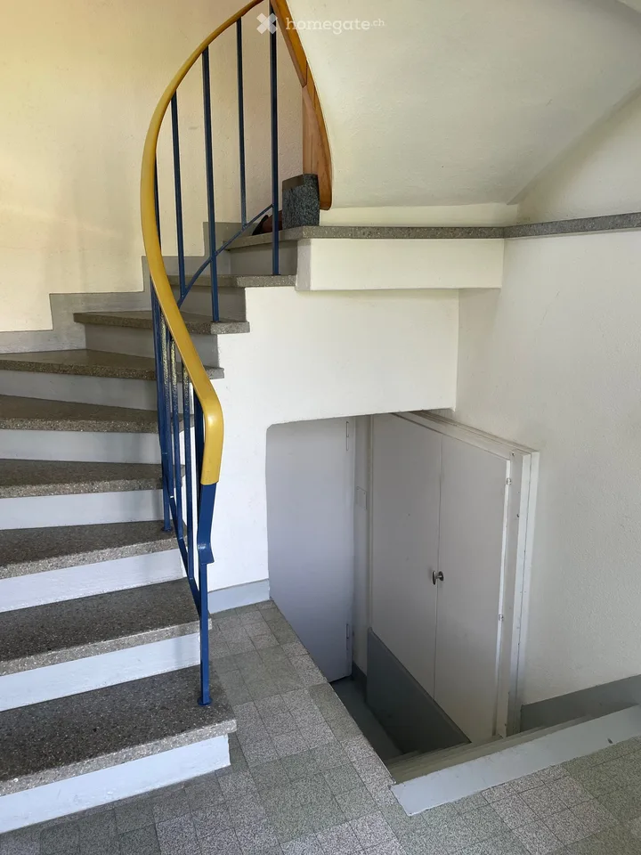 Affascinante ex magazzino dei vigili del fuoco con appartamento 4,5 locali e doppio garage