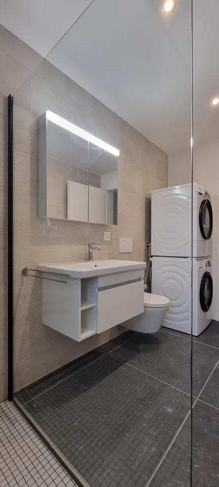 Attrayant appartement neuf de 4,5 pièces au 2e étage avec balcon ensoleillé