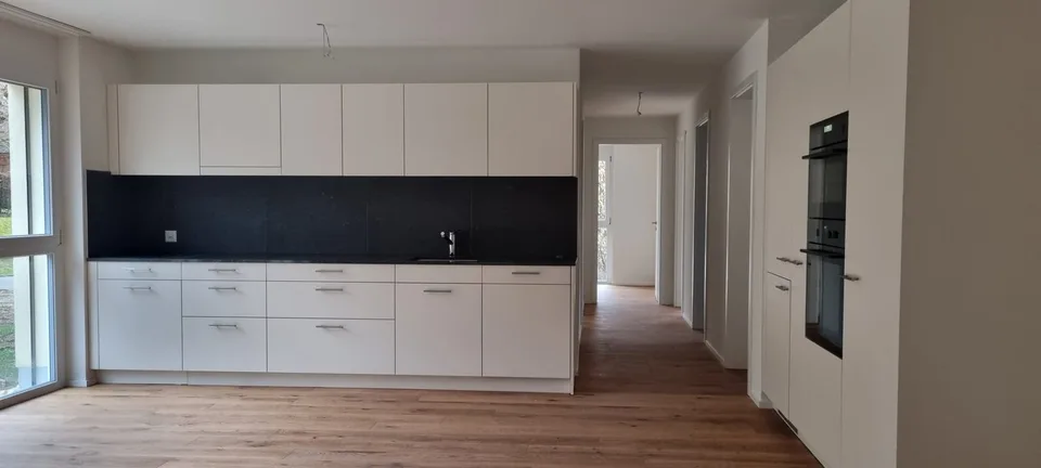 Attrayant appartement neuf de 4,5 pièces au 2e étage avec balcon ensoleillé