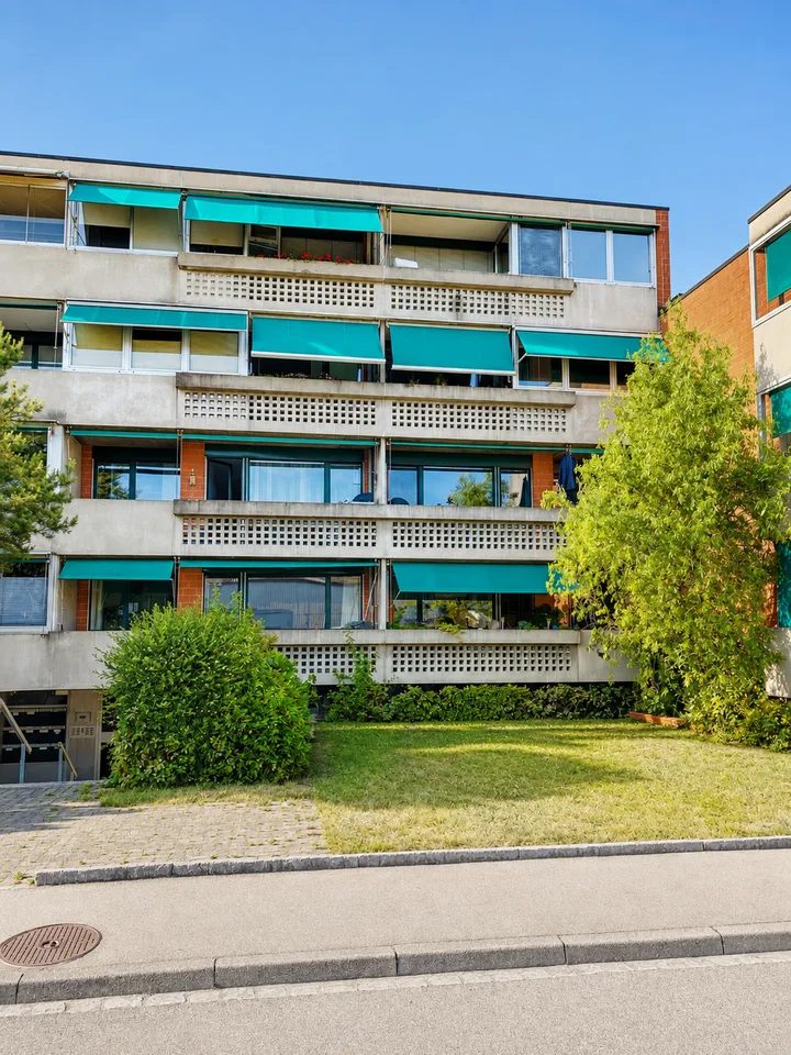 Modern und ruhig wohnen in Aesch – 3.5 Zimmer mit Balkon und Lift