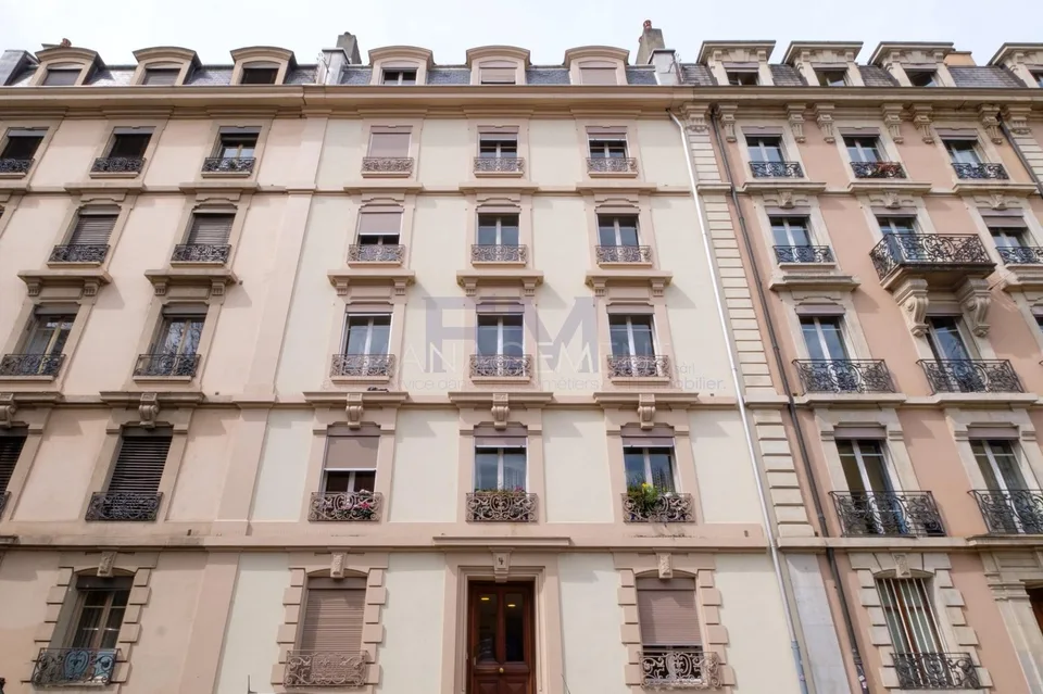Rue Henri-Christiné ? 3.5 rooms of approx. 70.6 m² on the 5th floor & converted attic