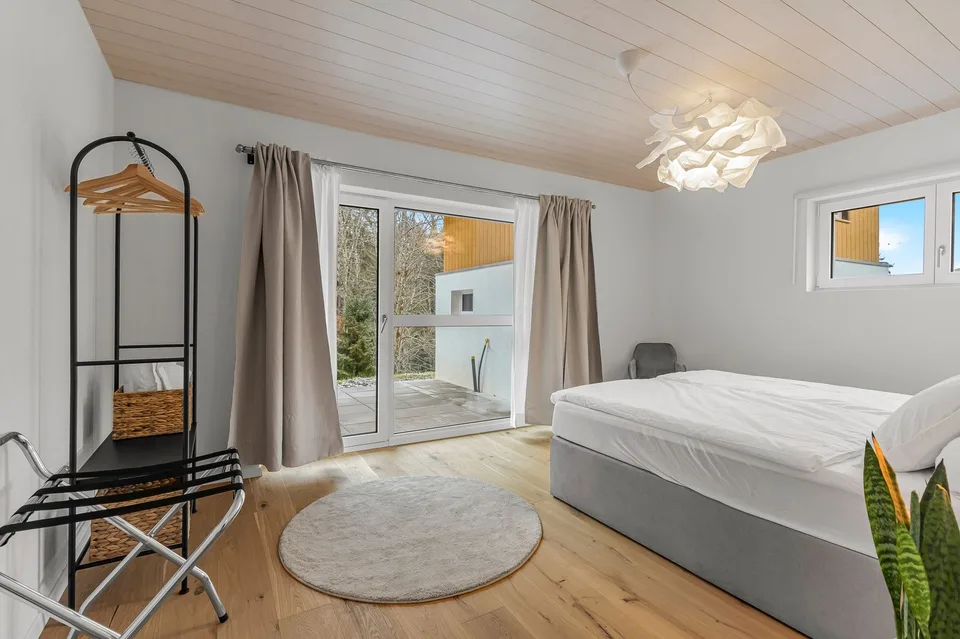 Exclusive solitary property with large surroundings in Goldiwil - sunny & absolutely private