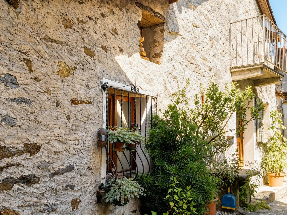 COROGNOLA - Affascinante casa ticinese con vista Lago Maggiore