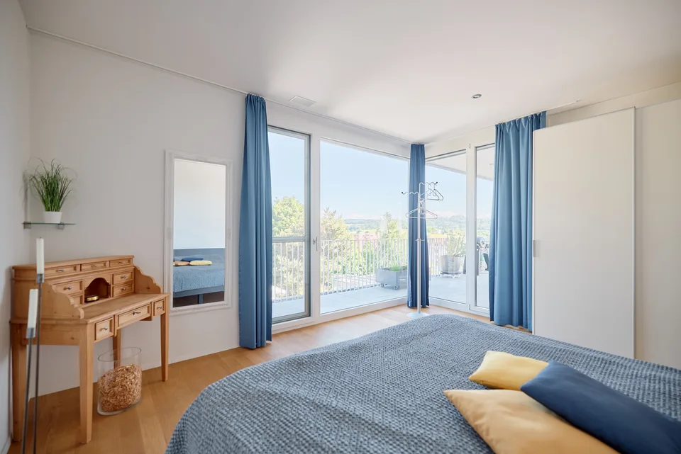LUXURIÖSE ATTIKAWOHNUNG MIT STUDIO UND WEINKELLER