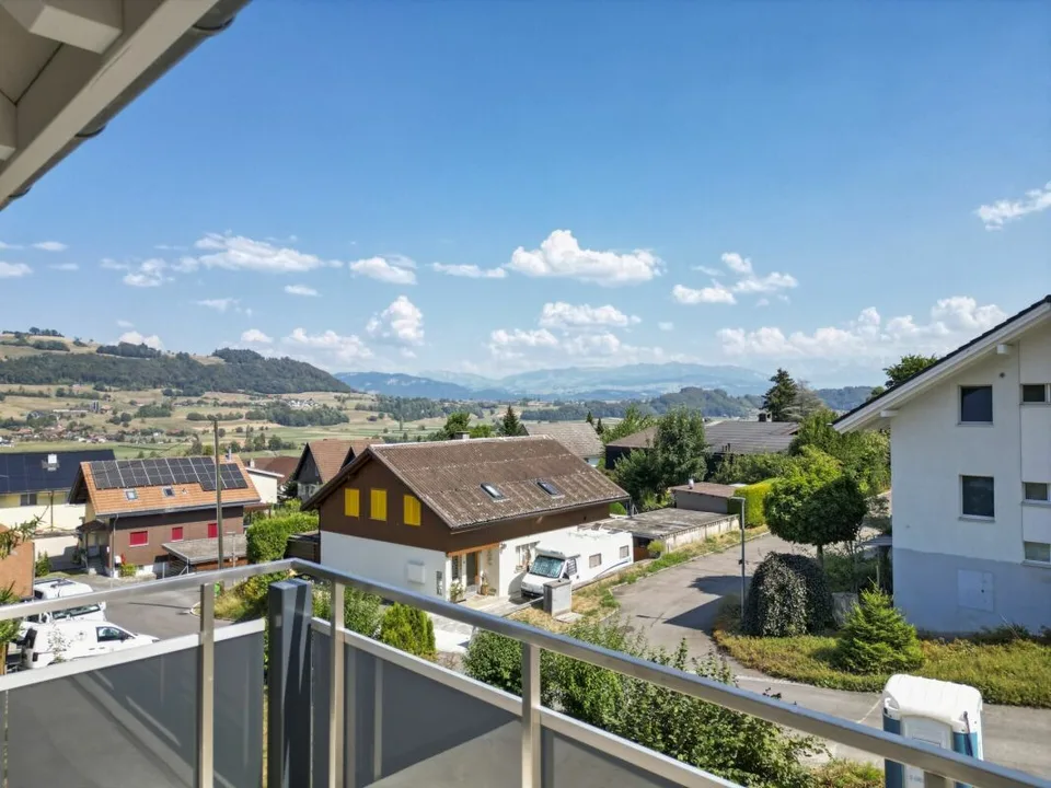 Appartamento di 4.5 locali al piano terra con giardino
