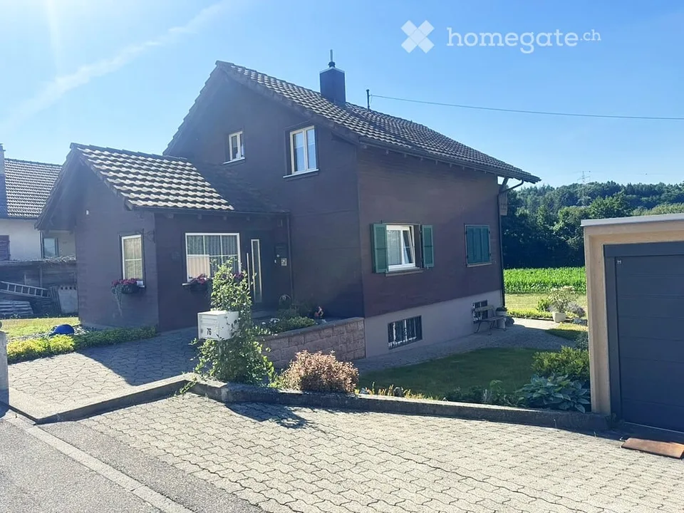 Charmant chalet 4½ pièces avec grand jardin – situation calme à Oftringen