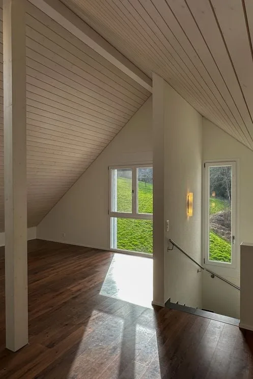 Ampio appartamento-maisonette di 6,5 locali in una casa di 2 famiglie