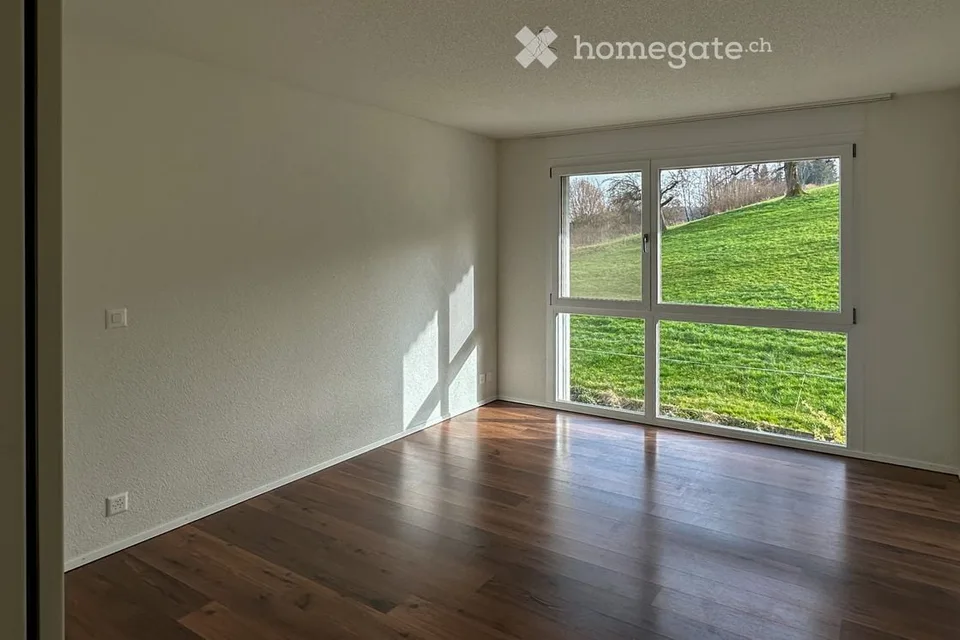 Ampio appartamento-maisonette di 6,5 locali in una casa di 2 famiglie
